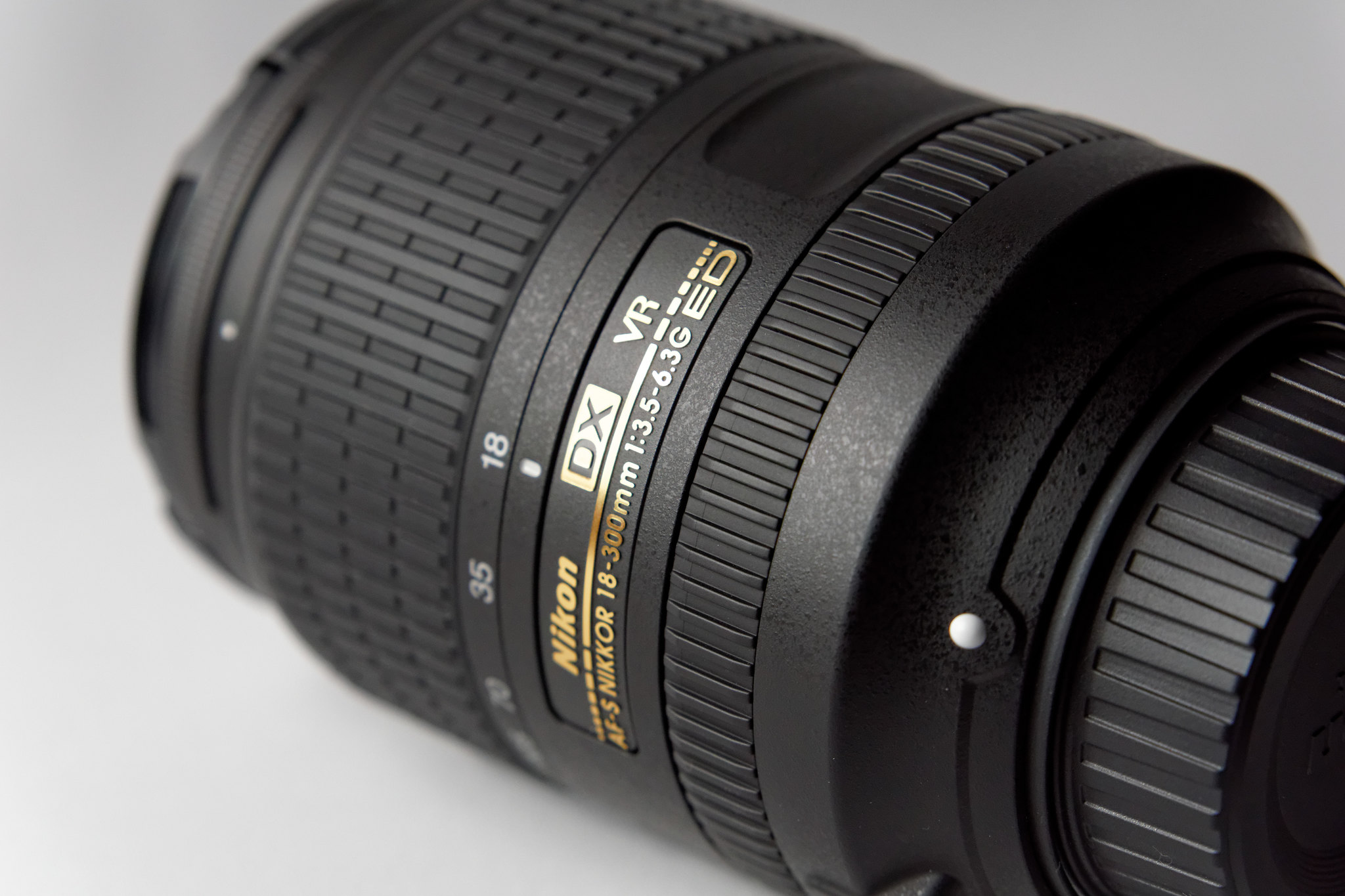 Nikon 高倍率ズームレンズ AF-S DX NIKKOR 18-300mm f 3.5-6.3G ED VR